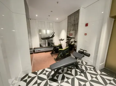 Chongqing KS Kongshang Hotel （Jiefangbei Hongyadong Store） Отели рядом с достопримечательностью «Chongqing Jiaotong University Graduate Department»