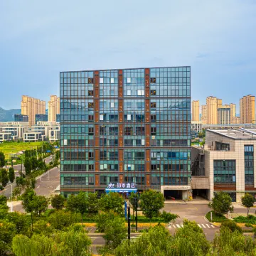 Rujia YUNIK Esports Hotel (Jinan Changqing University City Branch) Hotels near Changqing