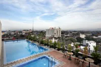 1O1 Style Yogyakarta Malioboro - Rooftop Pools