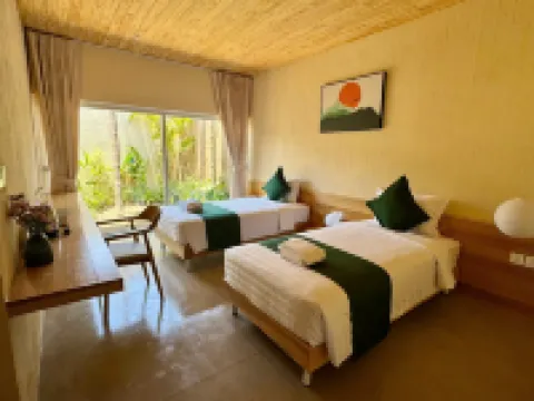 Va Riverside Retreat Hotels in Huong Thuy