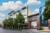 Hong San Huan Hotel Hotels near Zuiweng Pavilion