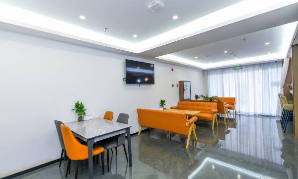 Yunan 318 Hotel (Chengdu East Railway Station West Square Tazishan Park Subway Station)