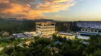 Ru Jia Yi He Yu Shan Villa Hotel (Huayin Huashan Scenic Area Branch) - parking