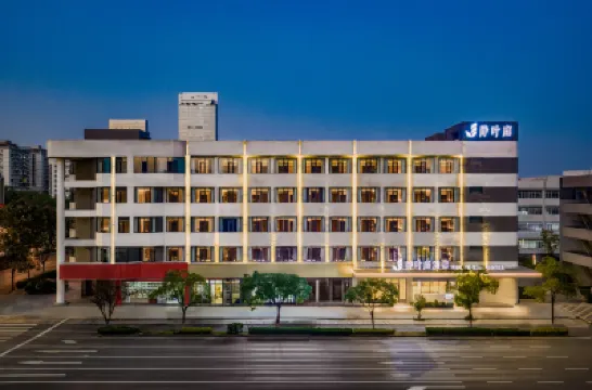 Jingyetin Hotel (Wuhan Sports Center Dunyong Avenue Subway Station) 차이뎬구 호텔