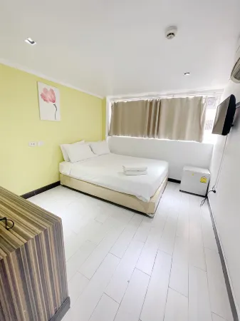 Nantra Ekkamai Hotel Отели рядом с достопримечательностью «A R Sutton & Co Engineers Siam»