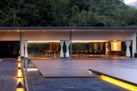 Four Seasons Yunqi Resort (Yangshuo Yulonghe Eternal Love Branch) - Business