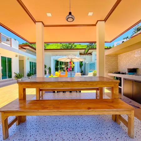 Le poulet poolvilla khanom