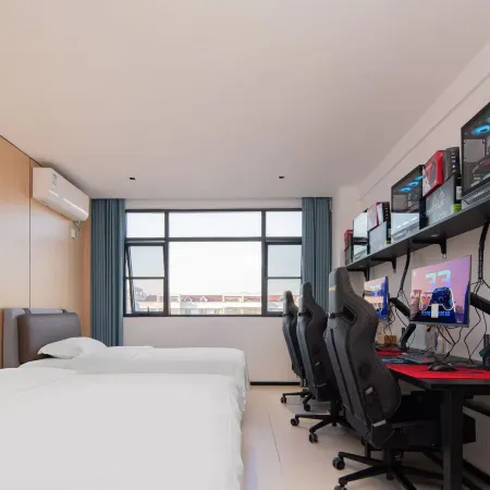 No. 33 E-Sports Hotel