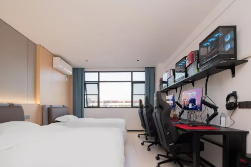 No. 33 E-Sports Hotel