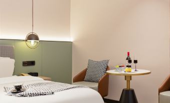 EZZI HOTEL (Wanda Plaza Branch, Ningde High speed Railway Station)