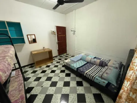 スーパー OYO 91270 サブサ ホームステイ ダマイ・ビーチ周辺のホテル