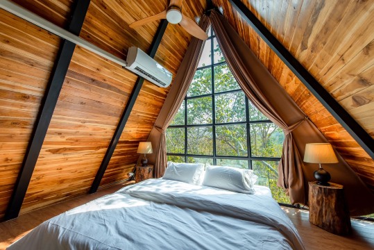 Issara Bar&House Hotels in Koh Larn