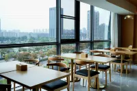 Nanhu Hotel (Bozhou Baolong Plaza Branch)