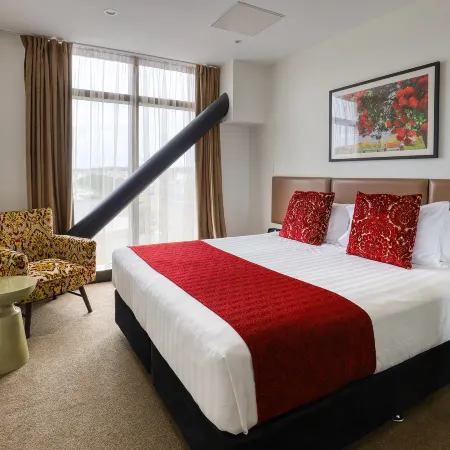 Ramada Suites by Wyndham Auckland Manukau Pacific Centre Отели рядом с достопримечательностью «Тематический парк Конец Радуги»