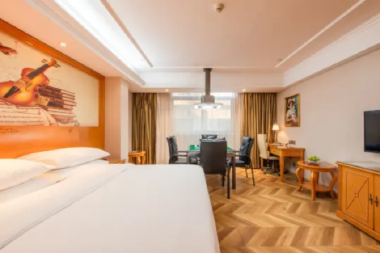 Vienna Hotel (Shunlian Square Jinlong Metro Station)