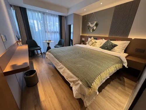 Xiyu Lakeside Hotel (Sailimu Lake East Gate New Visitor Center)