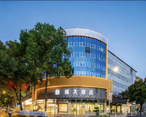 Dingcheng Grand Hotel (Hanzhong Chenggu County Wenhua Road) فنادق في تشنغ قو