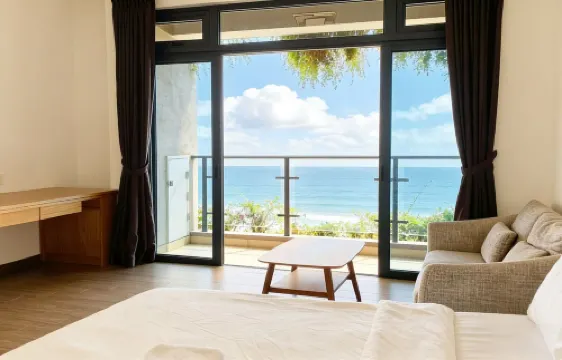 Forest City Sunrise Zencity Seaview House(Carnelian Tower 1 infinity pool)