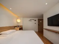 Home Inn Pebble Cloud Hotel（Guangzhou Chimelong  Dashi Metro Station）） Hotels in Guangzhou