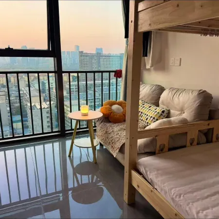 Changsha Riverside Sunset Female Only Hostel (Peiyuanqiao Subway Station)