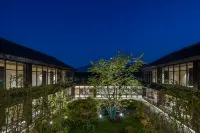 Floral Hotel·Mingye Qiulu Holiday Hotel (North Gate Transfer Center, Lushan Scenic Area)