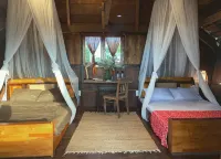 Queeny’s Farm Stay Wooden House - breakfast