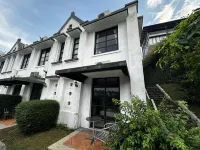 Townhouse Oak Casa D'Ladera Bandung Hotels in Bandung City
