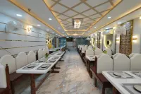 Hotel Kanishka Inn - Bãi đậu xe