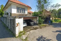 RedDoorz @ Putri Inn Homestay Sanur Hotels in Sanur