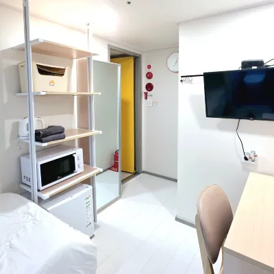 Yellow Cloud Box B Hotels near Gongdeok Station