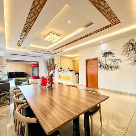 Jurong Chengyuan Express Hotel (Maoshan Scenic Area Branch)