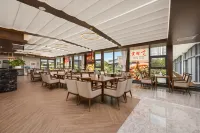โรงแรมเทียนฮั่นหลางเยว่ ฮั่นจง - ที่มีบาร์