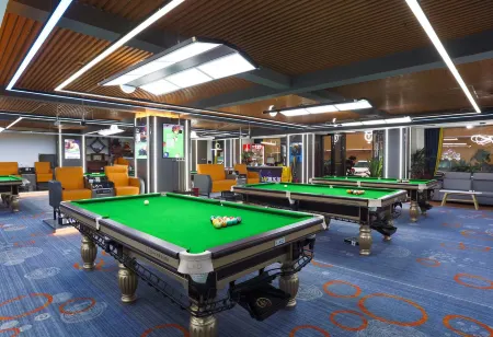 Yuelai Zhuzhou Hotel (Railway Station Clothing Market) Отели рядом с достопримечательностью «Hunan Automobile Engineering Vocational College (New Campus)»