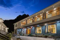 Floral Hotel · Lushan Mengluge Hotel  (Mount Lushan Scenic Zone Store) Hotels near Liuxu North Road Pedestrian Street (North Entrance & Exit)