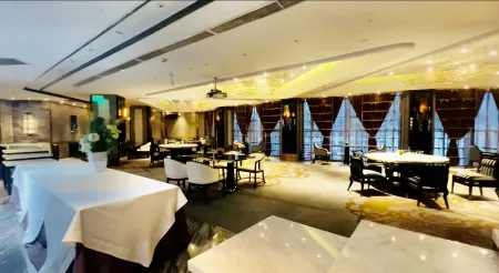 Emperor International Hotel Отели рядом с достопримечательностью «Yuquanguan Scenic Area»