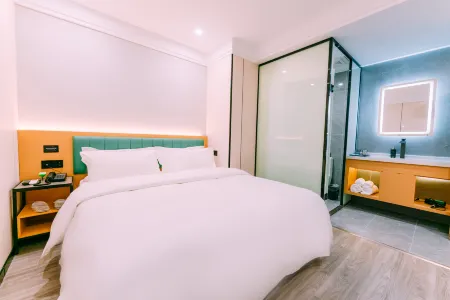 Qingmu Hotel (Nanjing Pukou Information Engineering University Subway Station Yangxin Road) Отели рядом с достопримечательностью «Nanjing University of Information Science & Technology»