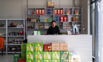 Ji County Laojiefang Fish House Homestay (Hukou Waterfall)