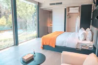 Luoping JiuLong Waterfall Lakeside Courtyard