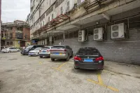 Pipi Huafu Hotel (Jiahe People's Hospital Branch) - parking