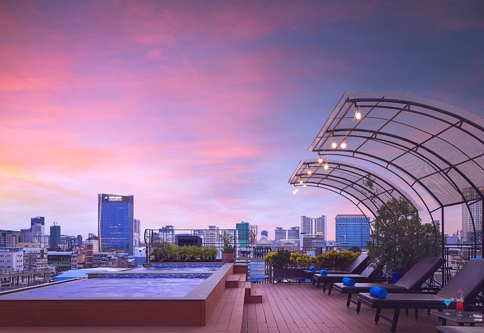 프놈펜 팰리스 호텔