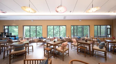 Moshang Qingju Hotel (Beidaihe Laohushi Sea Park) Отели рядом с достопримечательностью «Tianjin University of Commerce Beidaihe Branch»