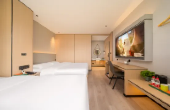 Monsoon Hotel (Qionghai Yinhai Zaliang Street)