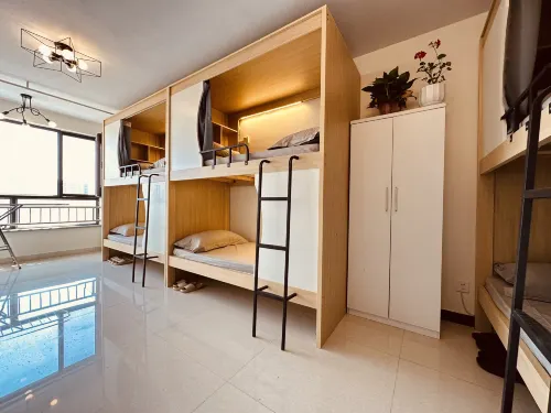 Qinglan Capsule Hostel