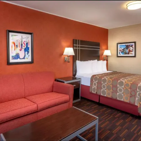 Best Western Plus Raffles Inn & Suites