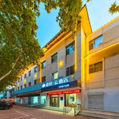 Home Inn Baiyun Hotel (Shijiazhuang Gaochun Fengzhong Road)
