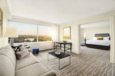 Fairmont Winnipeg Hoteles cerca de Richmond West Plaza