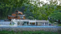 Tonglu Yinmoxi Mountain Resort (Huxiaoxia Drifting Store)