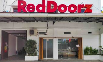 RedDoorz Near Prambanan Temple