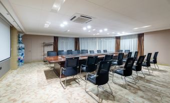 Urumqi Yaxin Hotel (Degang Wanda Airport)