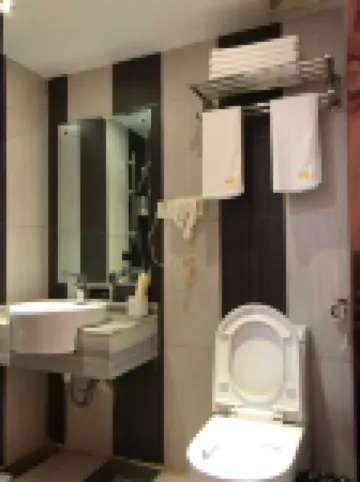 Aini Fashion Hotel (Xiuxiang Subway Station Guangxi University)